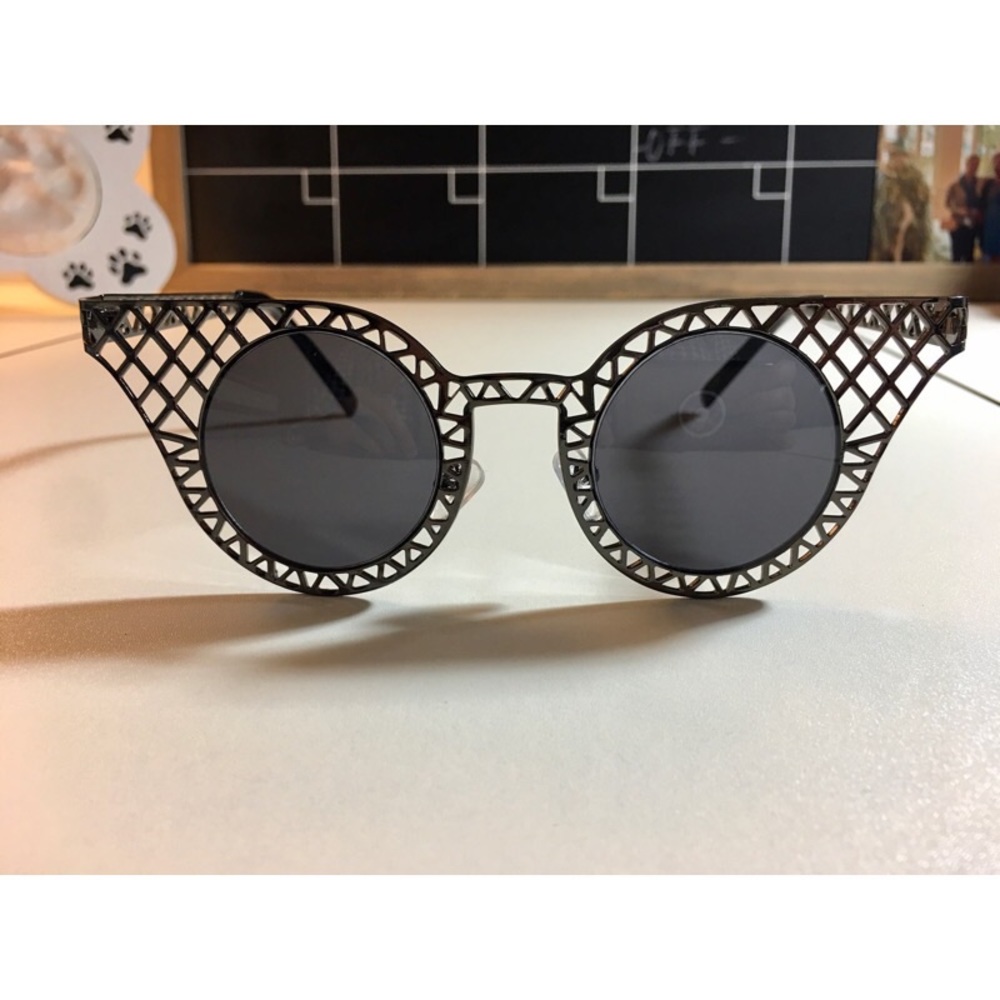 Wire Frame Black Sunglasses